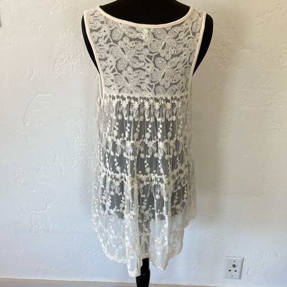 Express Lace Tank - Picture 4 of 5